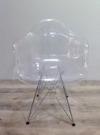 plexiglas-chair-1a