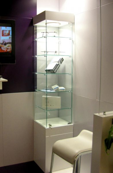 showcase-with-glass-2